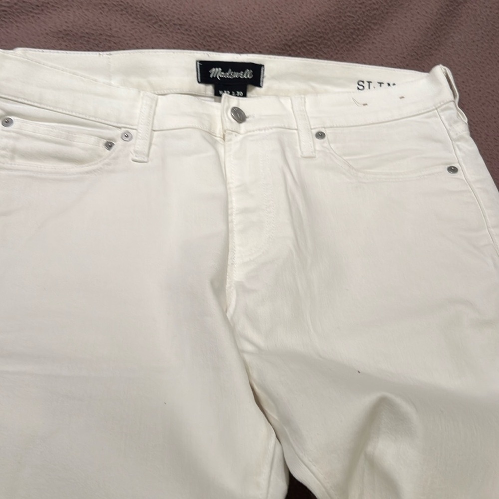 Madewell men’s white slim fit jeans 
Waist 32 x 30 excellent condition new